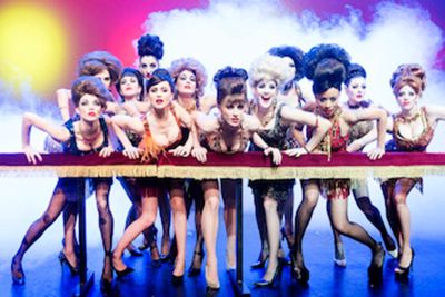 sweet charity sto theatro badminton me peroukes kdg hair boutique 05 a87f1154